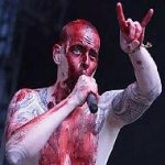 Professor é Demitido por Ser Cantor de Death Metal Professor é Demitido por Ser Cantor de Death Metal