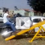 A Moto, a Gangorra e o Idiota