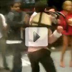 Homem Paga Mico no Burger King