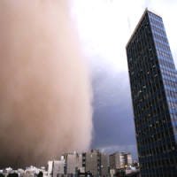 Fotos Impresionantes da Tempestade de Areia que Atingiu Teerã