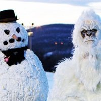 Yeti e Boneco de Neve Assustando Pessoas