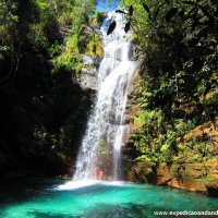 Cachoeira com Ãguas Azuis Everdeadas