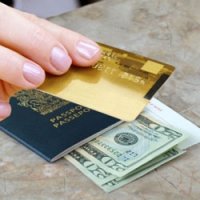 Devo Levar Cartão ou Dinheiro Para Minha Viagem?