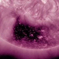NASA Detecta Buraco de Forma Quadrada no Sol (com Vídeo)