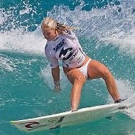 Surfista Amputada Volta ao Circuito Profissional