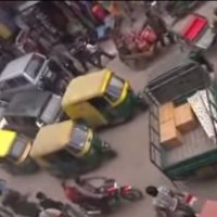 Trânsito na Índia na Hora do Rush