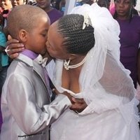 Menino de 9 Anos se Casa com Mulher de 62