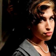 Nova Música de Amy Winehouse Cai na Rede