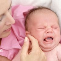 Som de Discussão Afetam Cérebros de Bebês Enquanto Dormem