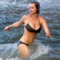 Katy Perry Flagrada de Biquini na Praia