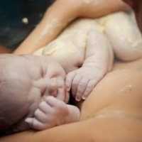 Bebê Nascido na Água Morre de Infecção Por Legionella