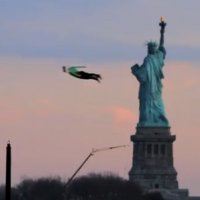 Pessoas Voando Sem Asas em Nova York