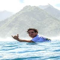 Surfista Ricardo dos Santos Leva 3 Tiros e Passa Por Cirurgia; Estado Ã© Grave