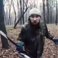 Russo Superprotetor de Florestas Ataca Motociclista