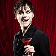 Pessoas que se Acham Vampiros Estão Bebendo Sangue