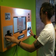 Empresa Instala Minigame Gigante para Receber Visitantes