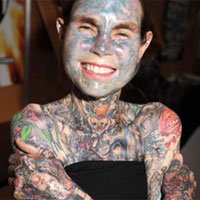 Julia Gnuse, a Mulher Mais Tatuada do Mundo