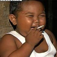 Pequeno Indonésio de 2 anos Conseguiu Parar de Fumar