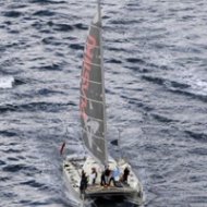 Barco de Garrafas Pet Atravessa o Pacífico