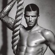 Novas Fotos Sensuais de David Beckham Para a Armani