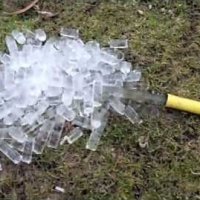 Mangueira Soltando Cubos de Gelo