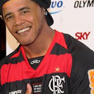 Barack Obama Recebe Camisa do Flamengo da Presidente Patrícia Amorim