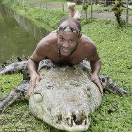 A Amizade entre o Homem e um Enorme Crocodilo