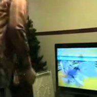 Homem Quebra Tv Jogando Wii