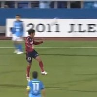 JaponÃªs Bate Recorde de Gol de CabeÃ§a Antes do Meio Campo