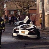 Lamborghini Aventador Ã© Partida ao Meio em Acidente