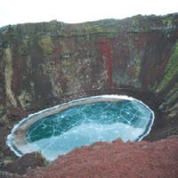 Usuário Faz Registro Incrível de Lago Congelado em Cratera de Vulcão