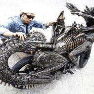 Customizador Cria Motocicleta Inspirada no AlienÃ­gena do Filme Alien