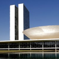 Salário dos Políticos Brasileiros Comparado aos de Outros Países